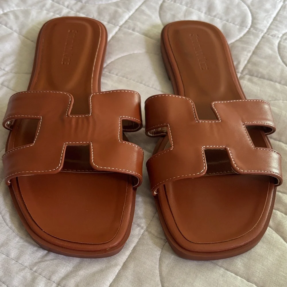 Elegant Tan Leather Sandals - Picture 2 of 7